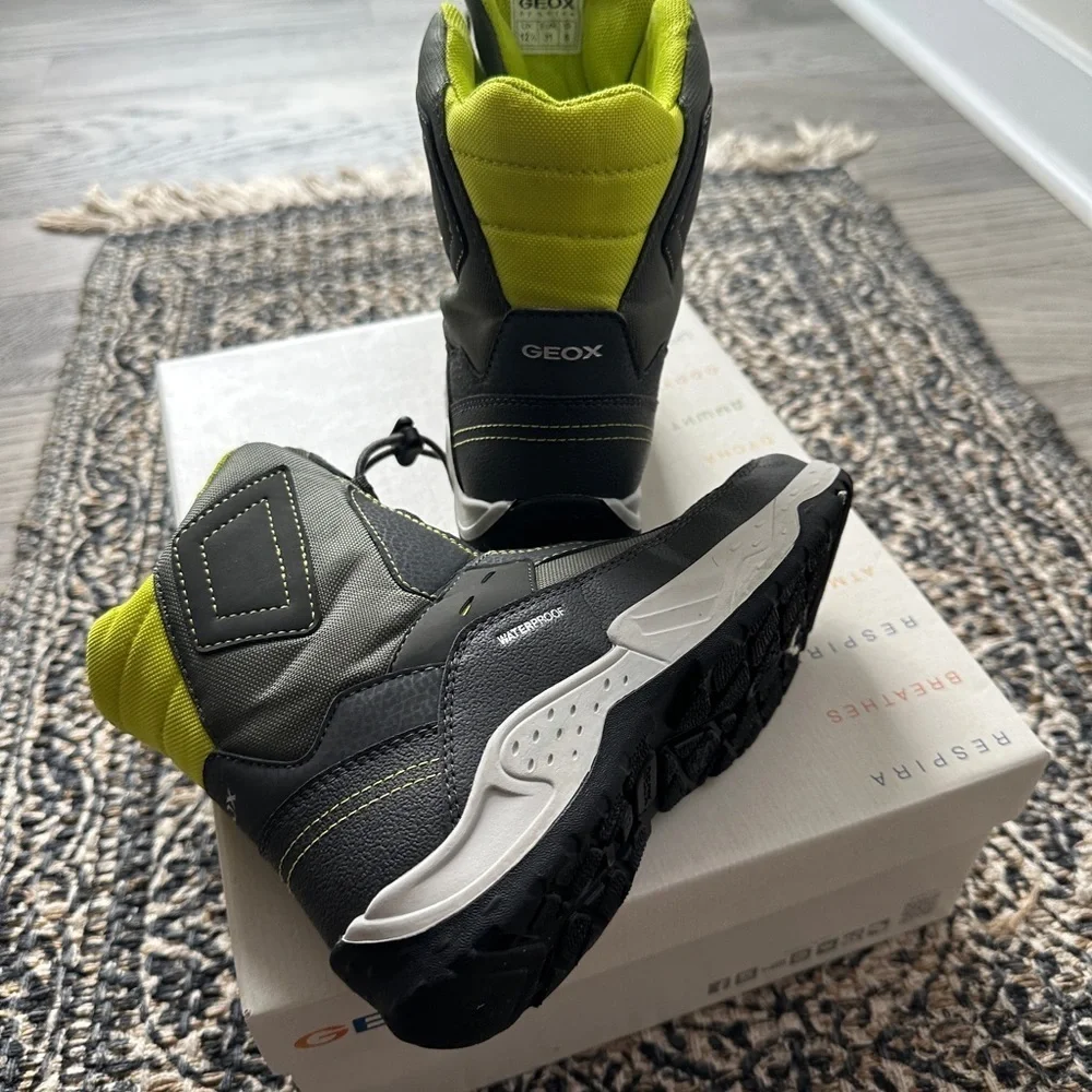 Geox snow boots size 13